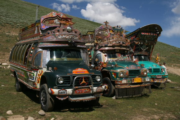 trucks in pakistan (2).JPG